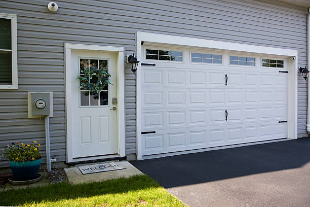 24/7 Emergency Garage Door Panel Replacement experts in Fussels Corner, FL